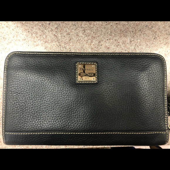Dooney & Bourke wristlet zip around wallet - Picture 2 of 10